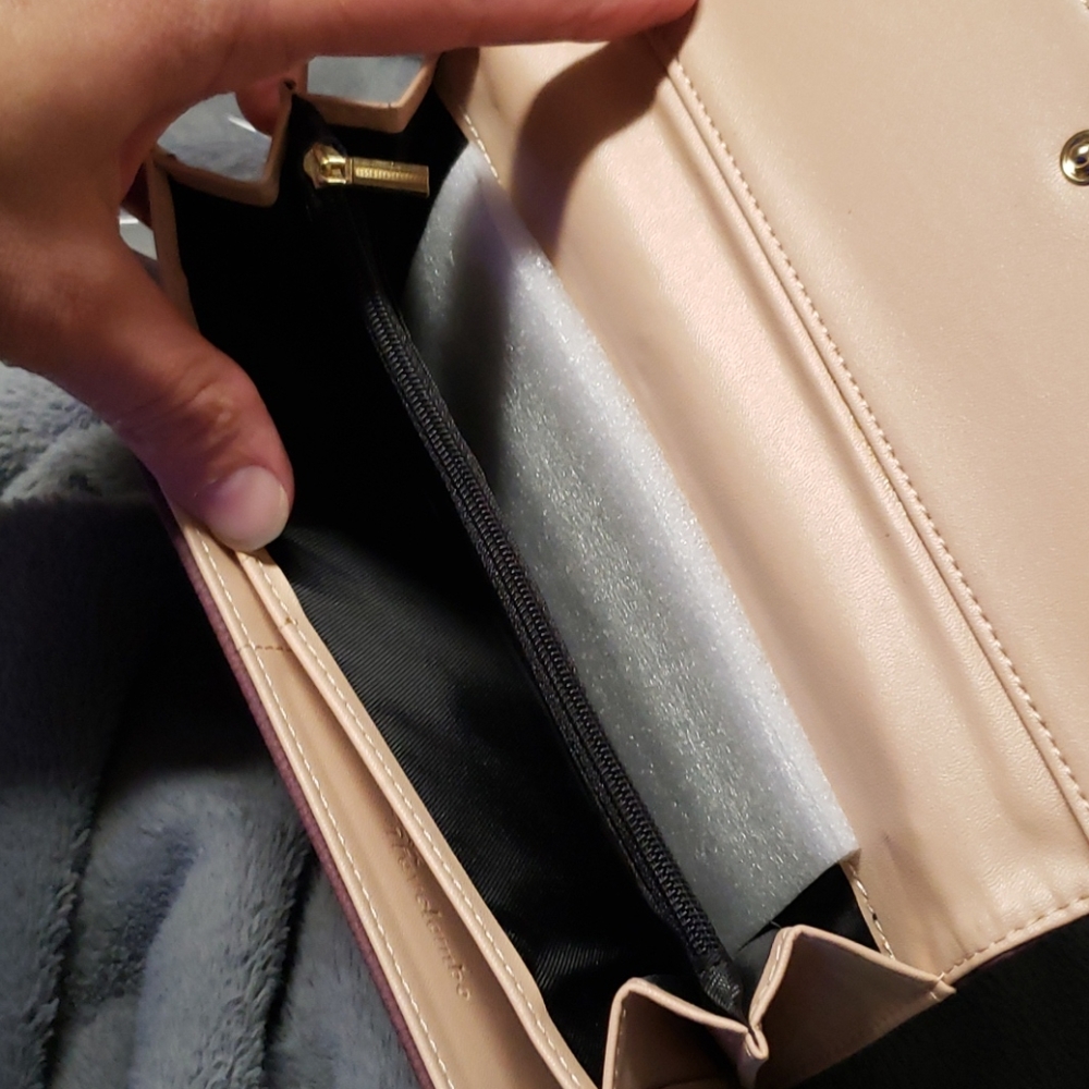 Pocketbook - Picture 4 of 5